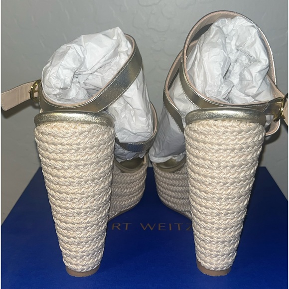 STUART WEITZMAN Alex Platform Wedge
Color: Gold
Size: 11 - Picture 6 of 15